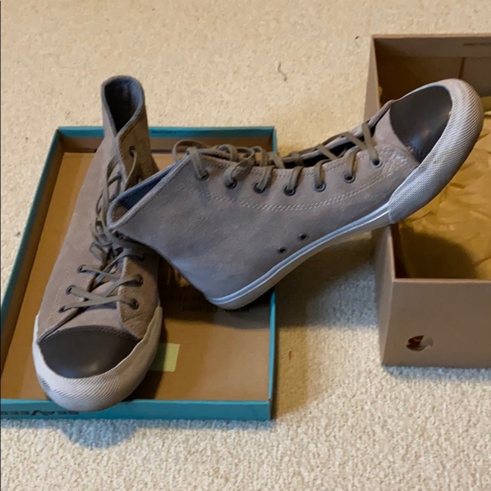 Woman’s sneakers